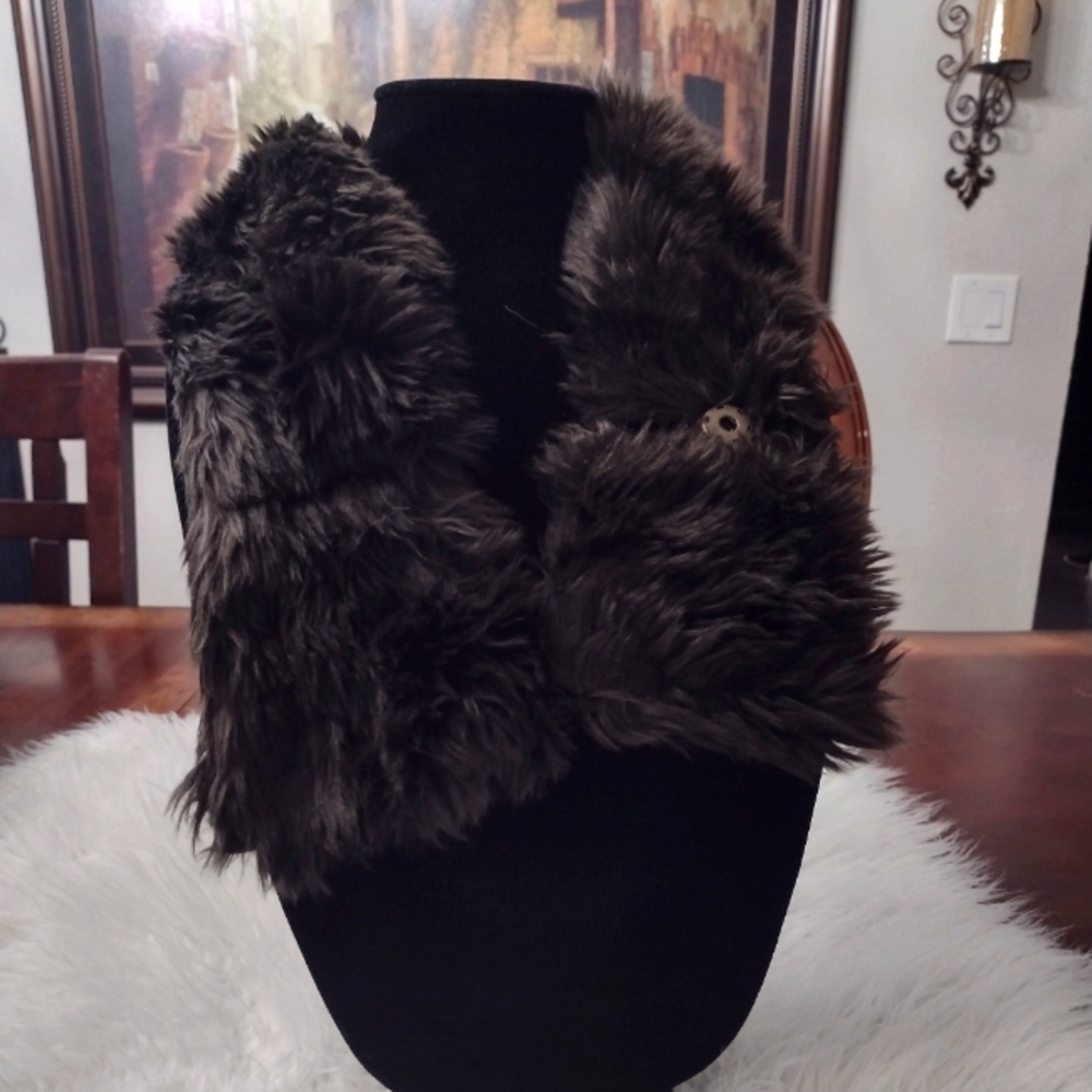 Gorgeous super soft faux fur scarf